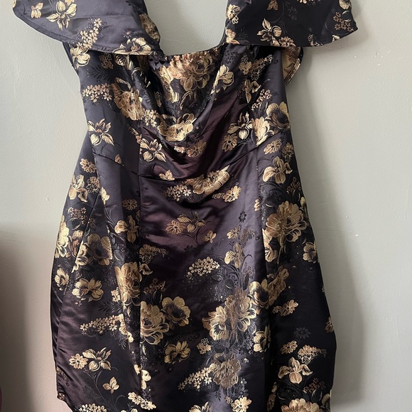 PrettyLittleThing Black and Gold Floral Dress - Picture 1 of 6
